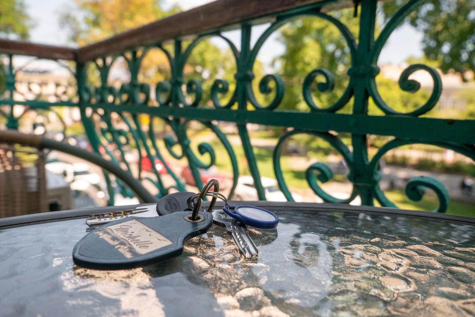 Apart Hotel Michelle Одеса Екстериор снимка